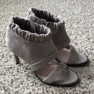 Elegant taupe Women's Heeled Sandals